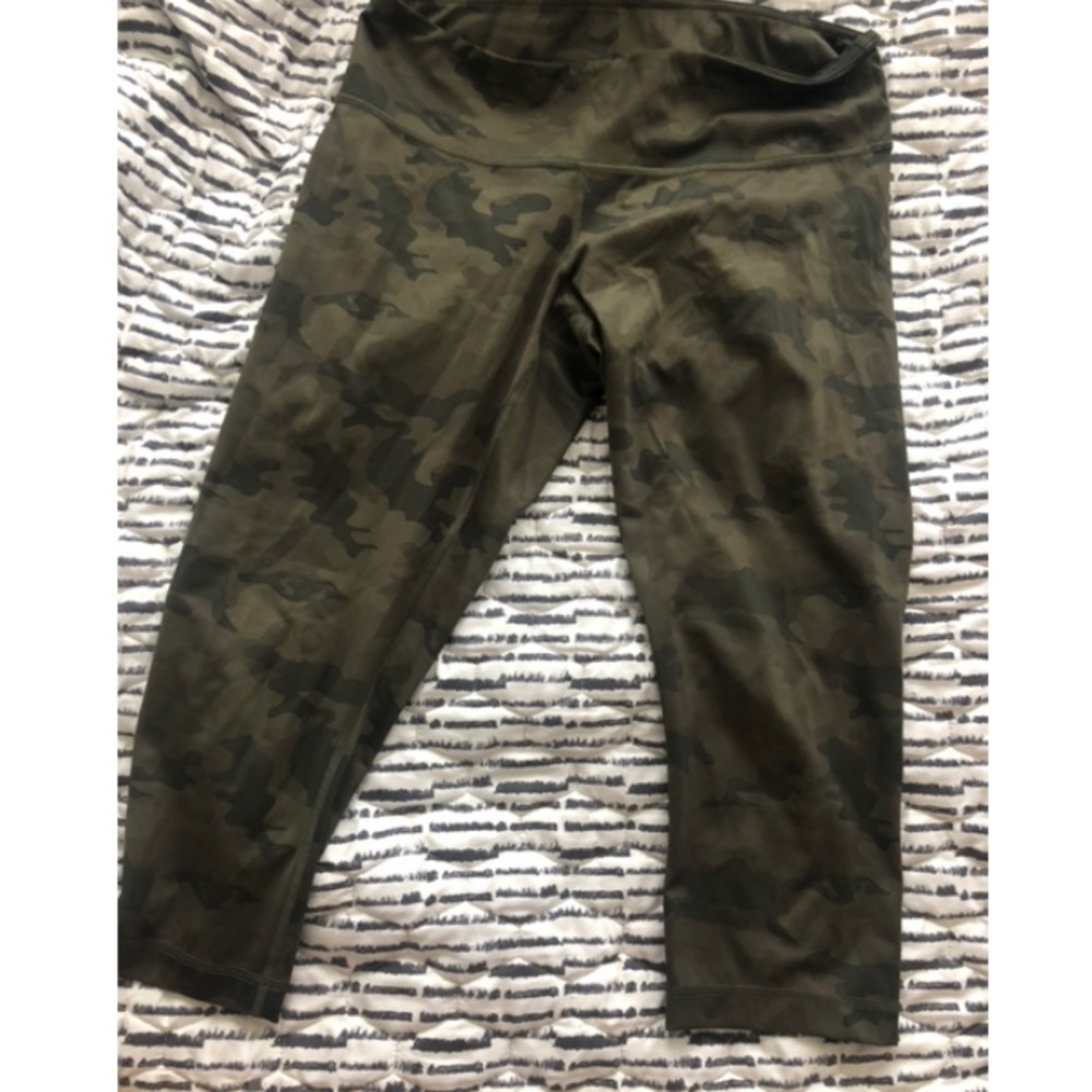 LULULEMON green camo capris